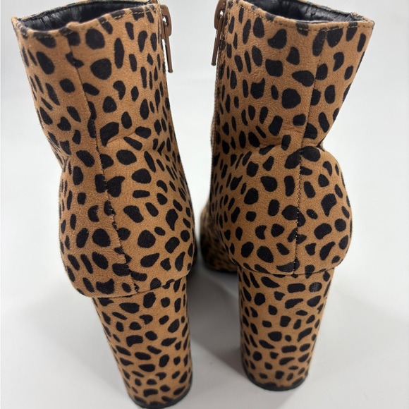 Bamboo Women’s Leopard Print Ankle Booties Heels Pointed Toe Side Zip Size 7 - Picture 3 of 8